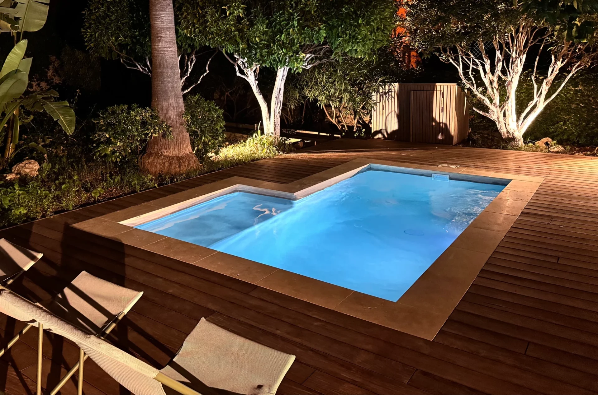 Terrasse bois et éclairage sur la Côte d’Azur